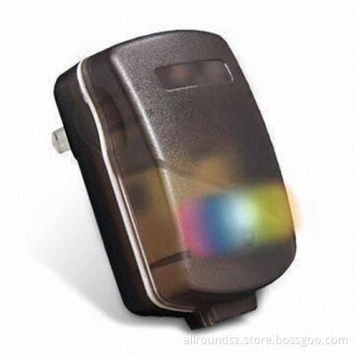 USB Travel Charger with Flashlight and 110 to 220V Voltage